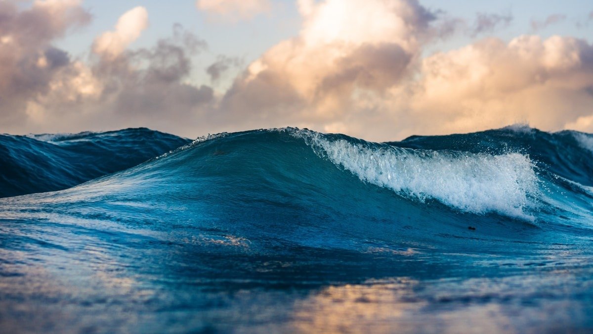Ocean wave during daytime, Pacific Ocean climate