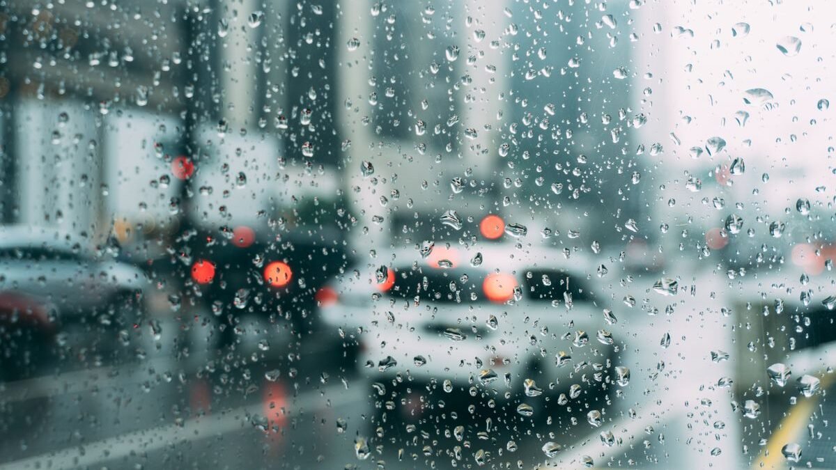 Weather radar screen showing green, yellow, and red precipitation intensity echoes — a beginner's guide to understanding what the colors mean for your safety and planning